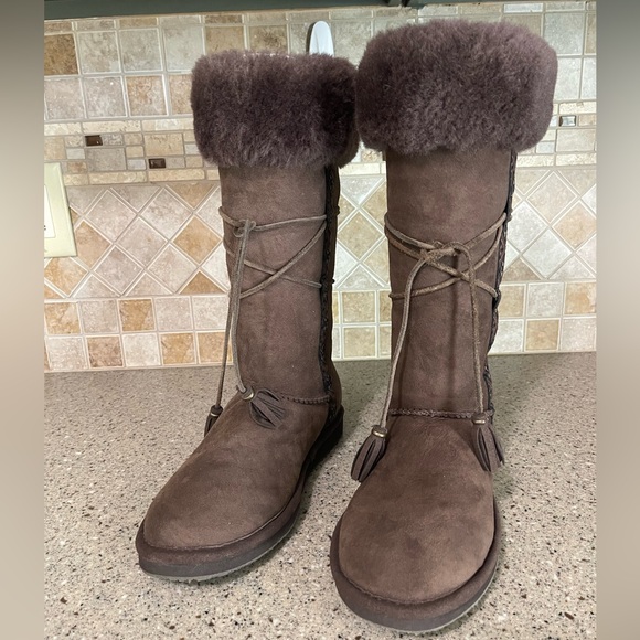 LL Bean Women’s Aztec Indian Shearling Sheepskin Tall Chocolate Brown Boot Sz 8 - Picture 1 of 10